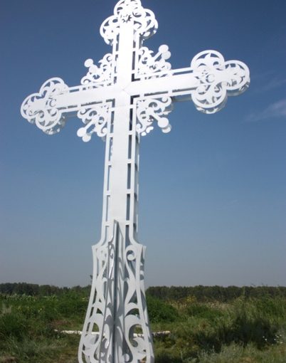 ПОКЛОННЫЙ КРЕСТ, установленный в 2014 году на месте заброшенного кладбища